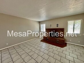 19158 Live Oak St in Hesperia, CA - Building Photo - Building Photo