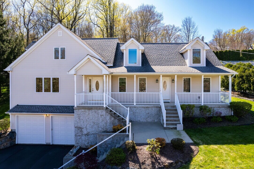 904 Shepard Ave in Hamden, CT - Building Photo