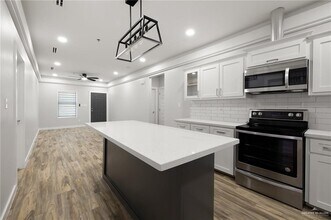 3201 S 6th Ln in McAllen, TX - Building Photo - Building Photo