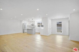 7406 W 82nd St in Los Angeles, CA - Building Photo - Building Photo