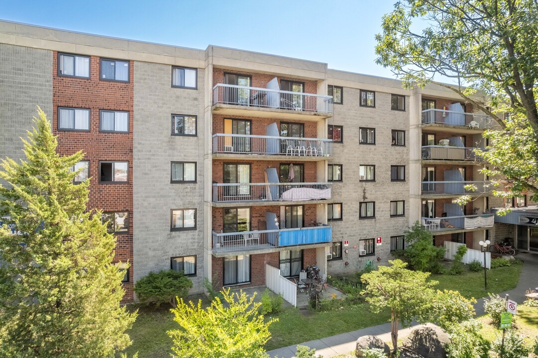 La Seigneurie in Montréal, QC - Building Photo