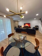 915 McHugh Ct in Ventura, CA - Foto de edificio - Building Photo