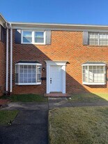 1723 E Cone Blvd in Greensboro, NC - Building Photo