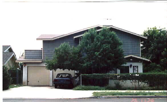 236 W 10th St in Pomona, CA - Building Photo