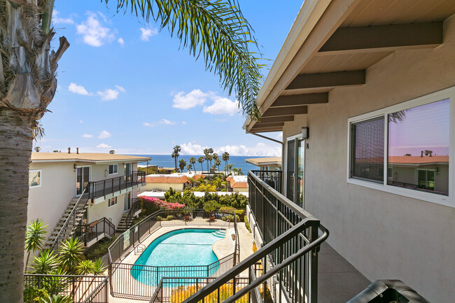 460 Camino Del Mar, Unit Beach Condo in Del Mar, CA - Foto de edificio - Building Photo