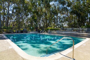 225 Clifton in Oakland, CA - Building Photo