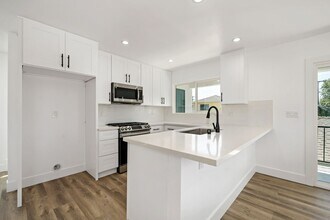 4723 Albury Ave-Unit -4725-02 in Lakewood, CA - Building Photo - Building Photo