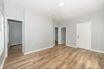 93 Front St, Unit 2 in Paterson, NJ - Foto de edificio - Building Photo