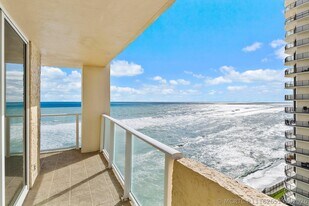 5440 N Ocean Dr in Riviera Beach, FL - Building Photo
