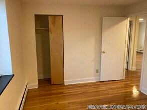 222 Babcock St, Unit 3A in Brookline, MA - Building Photo - Building Photo