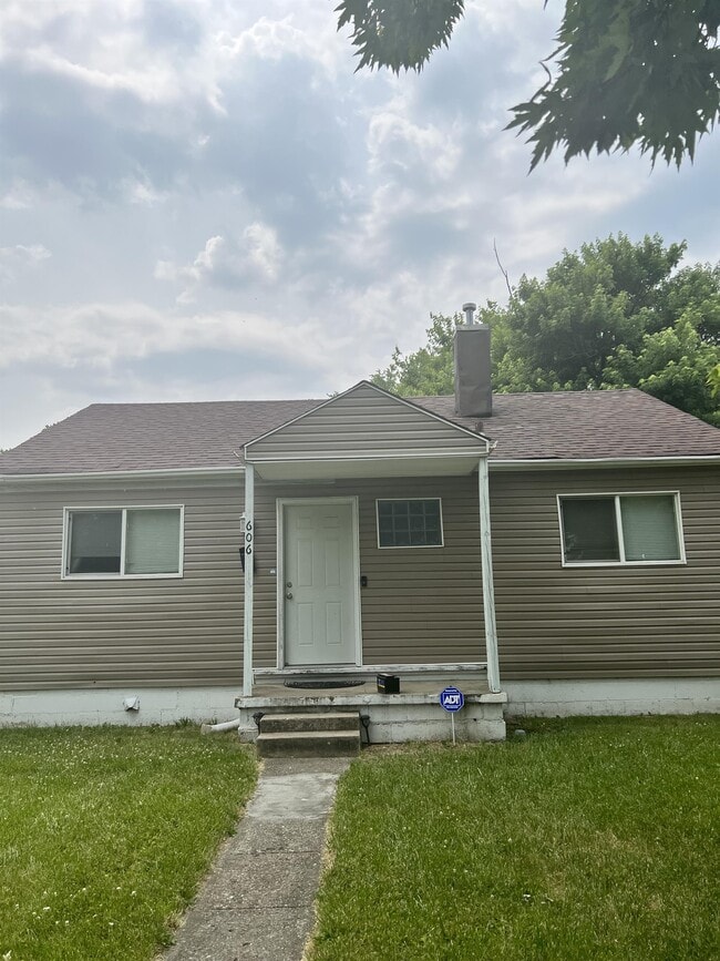 property at 606 S Spencer Ave