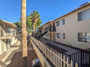 Pacifica Manor in Yuma, AZ - Building Photo - Building Photo