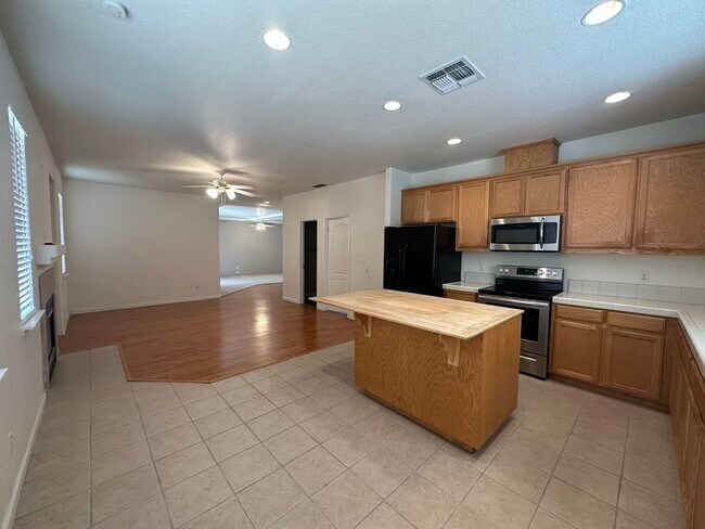 6245 Bluff View Rd in Copperopolis, CA - Building Photo - Building Photo