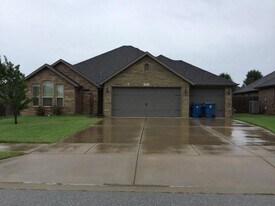 1907 SW Cypress St in Bentonville, AR - Building Photo