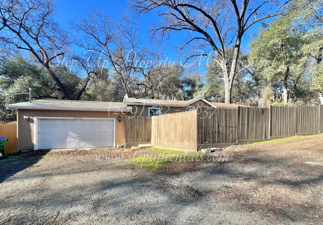 19756 Serrano Rd in Sonora, CA - Building Photo