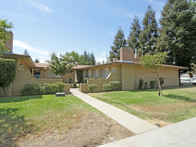 4510 E Sierra Madre Ave in Fresno, CA - Building Photo - Building Photo