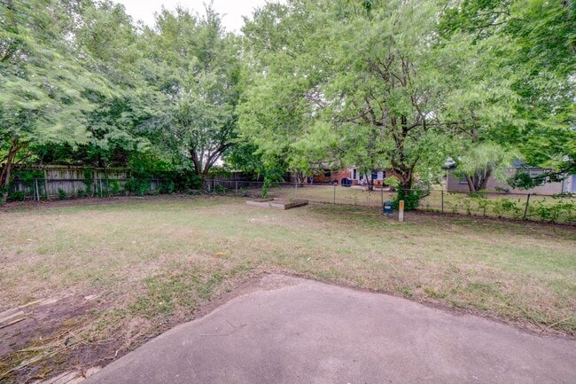 1628 S Sycamore Ave in Broken Arrow, OK - Building Photo - Building Photo