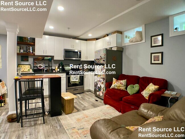 303 Beacon St, Unit A in Somerville, MA - Foto de edificio - Building Photo