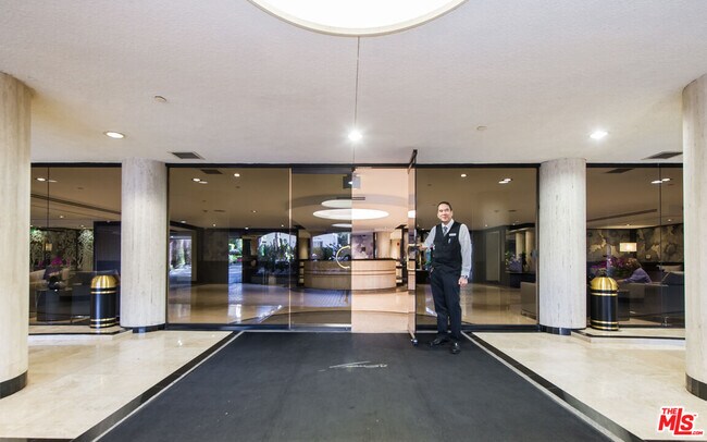 200 N Swall Dr in Beverly Hills, CA - Building Photo - Building Photo