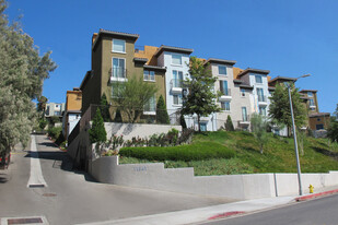 Almeria Townhomes in Granada Hills, CA - Building Photo