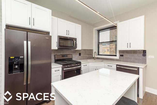 1215 N Wolcott Ave-Unit -Apt 1R in Chicago, IL - Building Photo - Building Photo