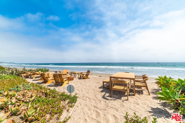 30962 Broad Beach Rd in Malibu, CA - Foto de edificio - Building Photo