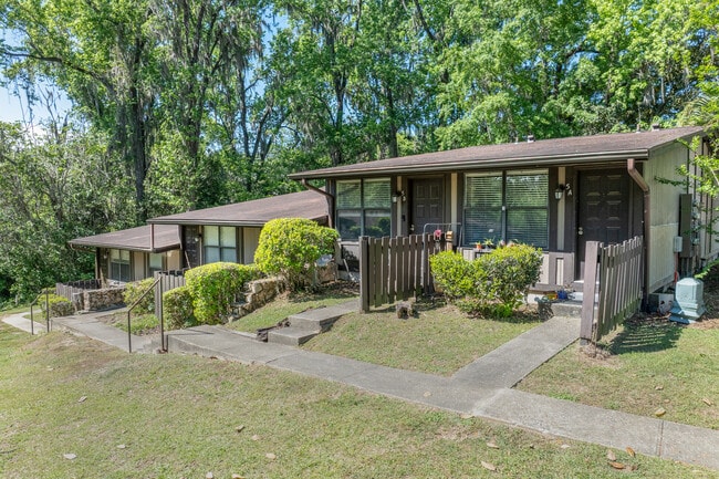 Ridgewood Apartments in Tallahassee, FL - Building Photo - Building Photo