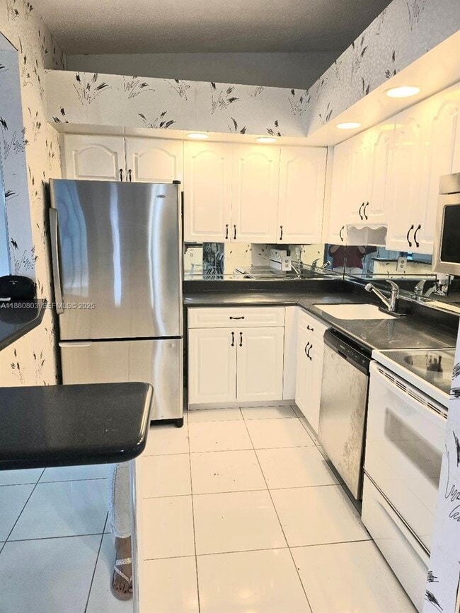 9626 W McNab Rd in Tamarac, FL - Building Photo - Building Photo