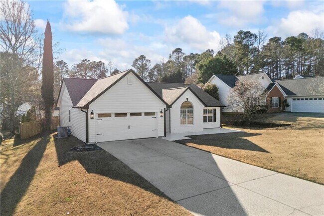 367 Ayelsbury Ct in Sugar Hill, GA - Building Photo - Building Photo