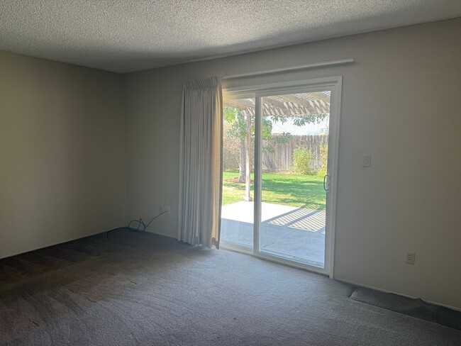 2520 Oakwood Dr in Bakersfield, CA - Building Photo - Building Photo