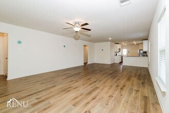 137 Stratton Ln in Jarrell, TX - Building Photo - Building Photo
