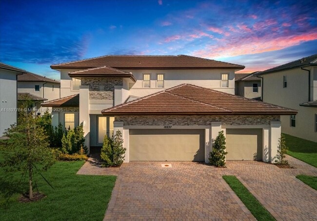 property at 12237 Green Oak Dr