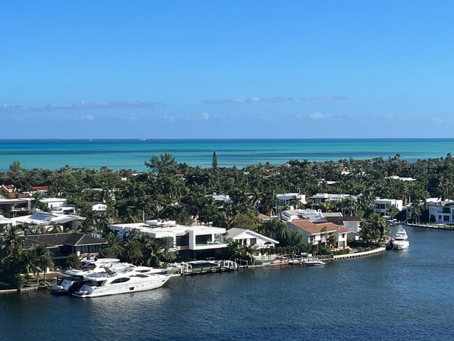 20505 E Country Club Dr, Unit Waterview Condo in Aventura, FL - Foto de edificio - Building Photo
