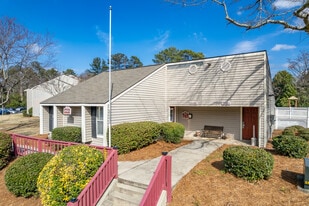 Kendall Place in Warner Robins, GA - Building Photo