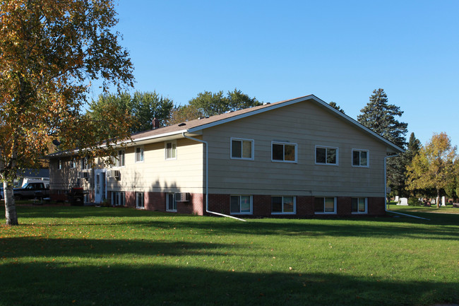 1380 Old Main St S in Cambridge, MN - Building Photo - Building Photo