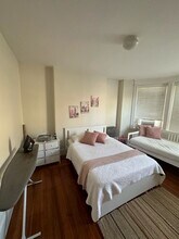 1563 Beacon St, Unit 5 in Brookline, MA - Foto de edificio - Building Photo