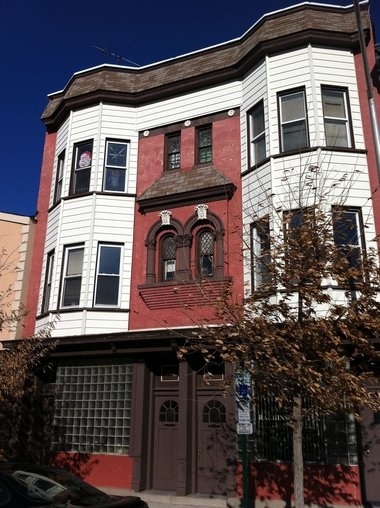 29 W 8th St in Bayonne, NJ - Foto de edificio