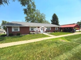 208 N 11th St in Adel, IA - Building Photo