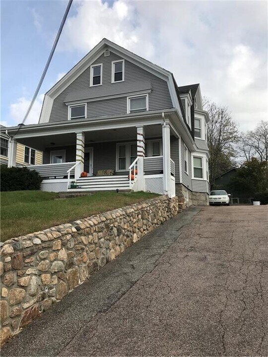 51 Summer St in Westerly, RI - Building Photo