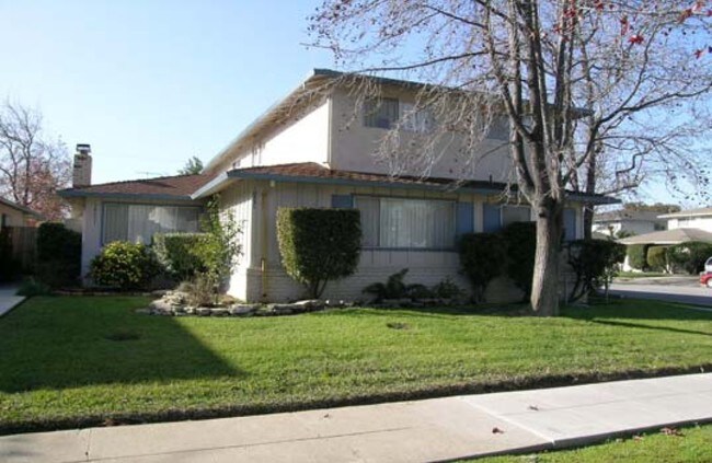 10331 Leola Dr in Cupertino, CA - Building Photo - Building Photo