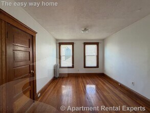 110 Sharon St in Medford, MA - Building Photo - Building Photo