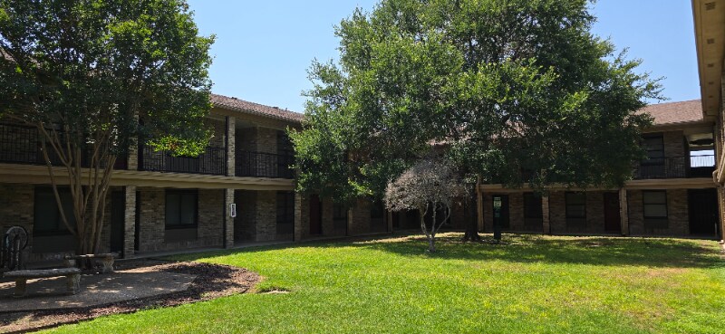 1214 Baylor Ave in Waco, TX - Building Photo