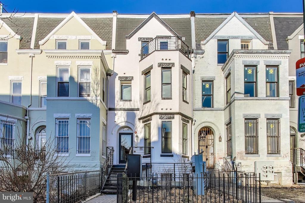 2556 University Pl NW-Unit -101 in Washington, DC - Building Photo