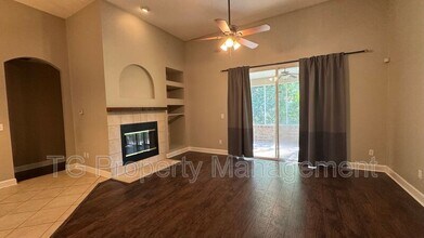 614 Loire Ct in Jacksonville, FL - Building Photo - Building Photo