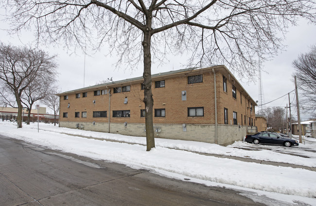 Humboldt Gardens in Milwaukee, WI - Foto de edificio - Building Photo