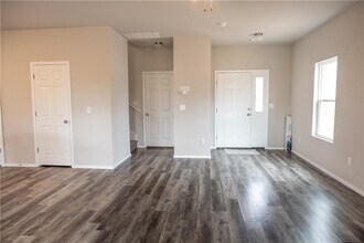 425 Mayflower Ave in Lowell, AR - Building Photo - Building Photo
