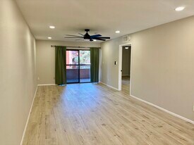 12222 N Paradise Village Pkwy W, Unit 213A in Phoenix, AZ - Building Photo