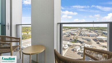 1950 Mayfair St, Unit 716 in Naples, FL - Foto de edificio - Building Photo