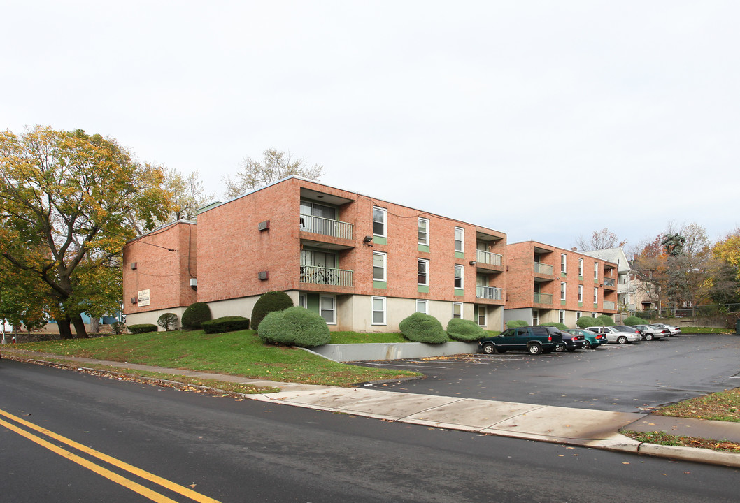 Ellis House in New Britain, CT - Building Photo