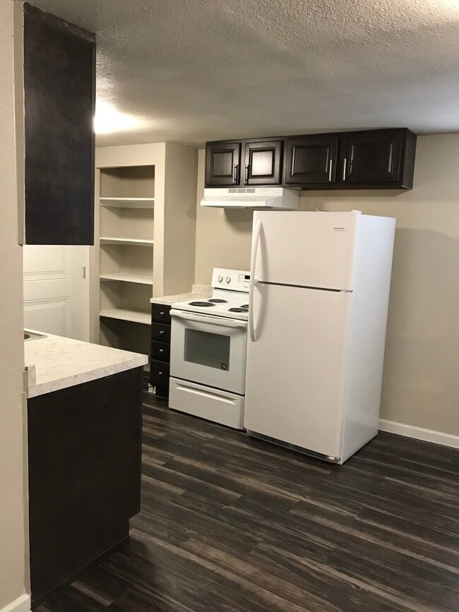 214 W Republic St in Baytown, TX - Building Photo - Building Photo